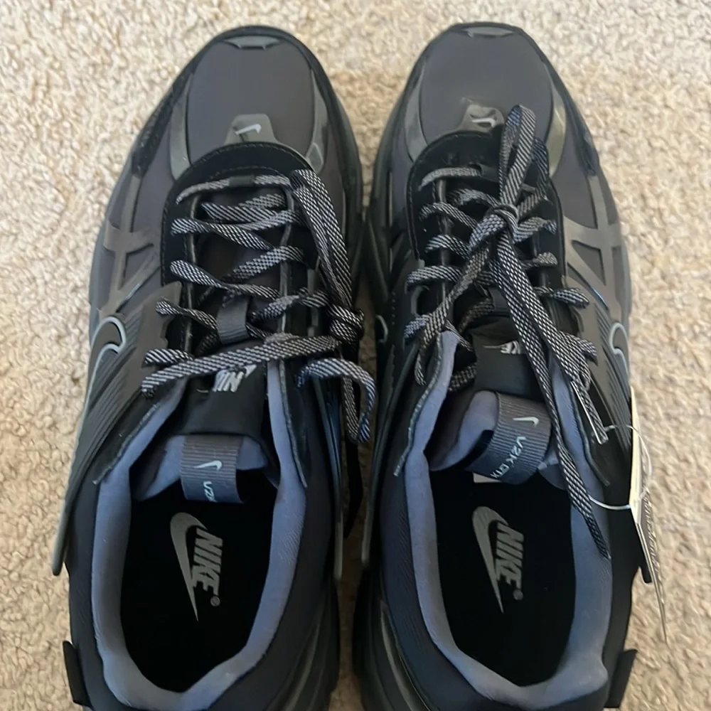 Nike women’s V2K Run GORE-TEX sneakers - Picture 6 of 15